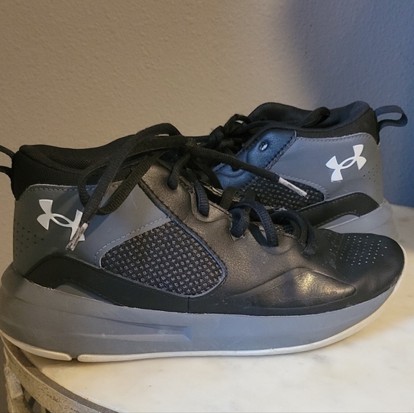 Shoes - Picture 1 of 3